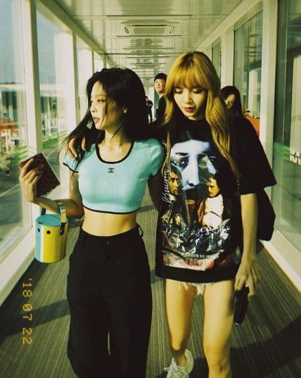 [naver] Black Pink Jennie x Lisa, swag ngút trời khi rời đất nước ‘dáng người lý tưởng’