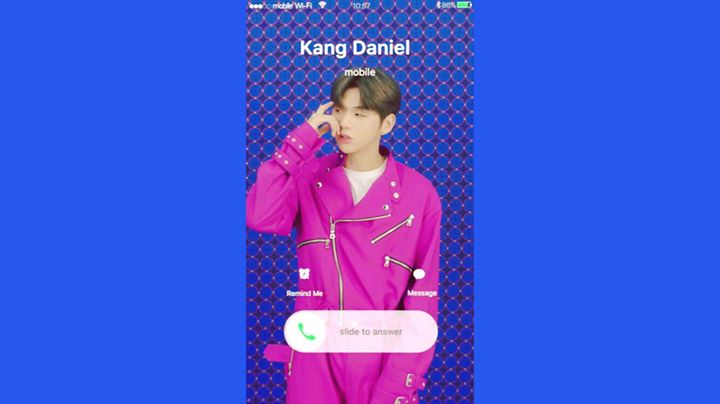 Kang Daniel gọi điện hỏi các bạn đã xem M/V debut “WHAT ARE YOU UP TO? 