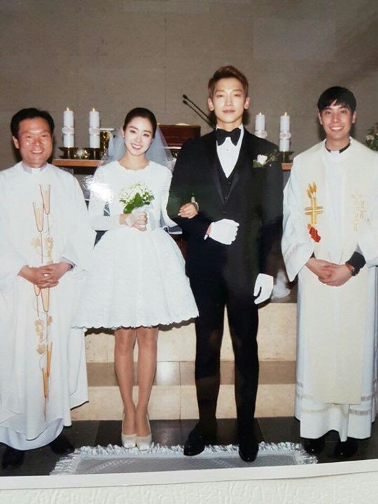 Bi Rain và Kim Tae Hee lần đầu tiên công khai ảnh cưới phiên bản có màu sau 2 năm về chung một nhà
