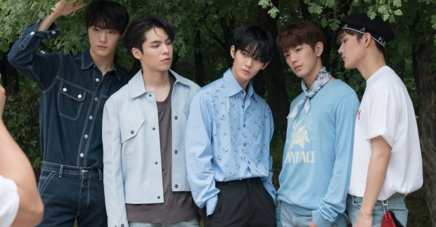 CIX của Bae Jinyoung tung ảnh concept theo phong cách cổ tích khiến các fan cùng nhau suy luận ý nghĩa