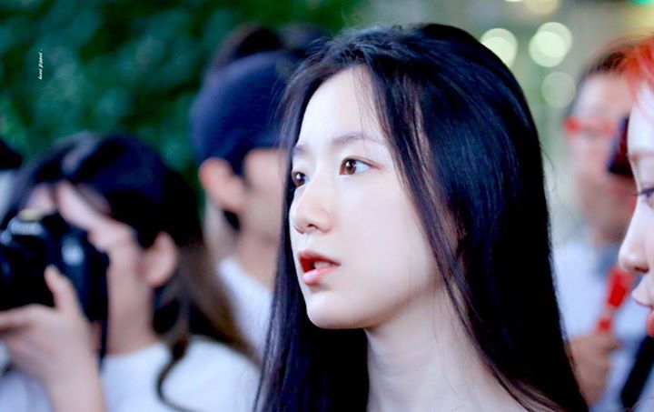 Bài báo: (G)I-DLE Shuhua 'mặt mộc xinh đẹp' 