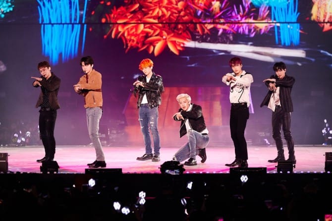 Bài báo: Chú chuột xuất hiện ở khu vé đứng tại concert của EXO... Fan đùa rằng "Một con chuột còn được xem concert mà tôi thì không"