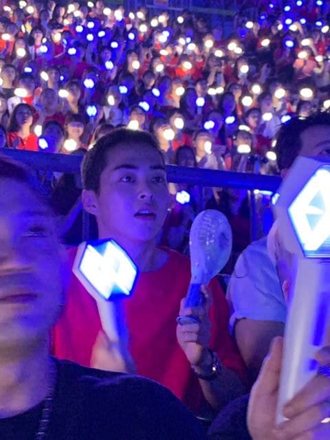 Theqoo: Xiumin tại concert của EXO ngày hôm nay