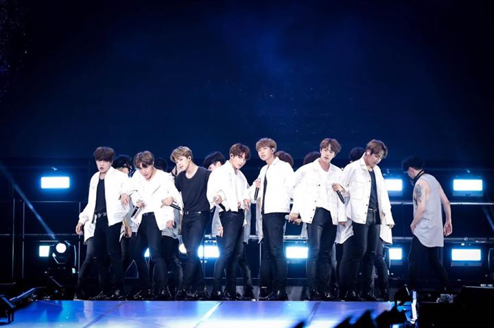 BTS lọt Top 5 Bảng xếp hạng tuần của Billboard Current Boxscore nhờ kiếm được hơn 2 triệu USD từ một buổi concert đơn. 