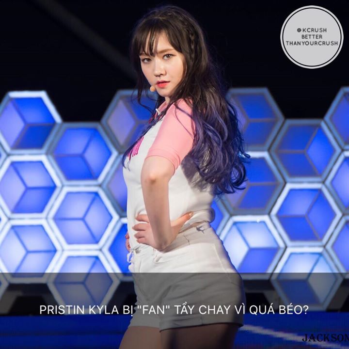 Kyla (15 tuổi) đ&atilde; phải chịu nhiều sự chỉ tr&iacute;ch v&agrave; bắt nạt từ c&aacute;c fan, n&oacute;i rằng c&ocirc; bị thừa c&acirc;n v&agrave; kh&ocirc;ng kiểm so&aacute;t tốt c&acirc;n nặng của m&igrave;nh.