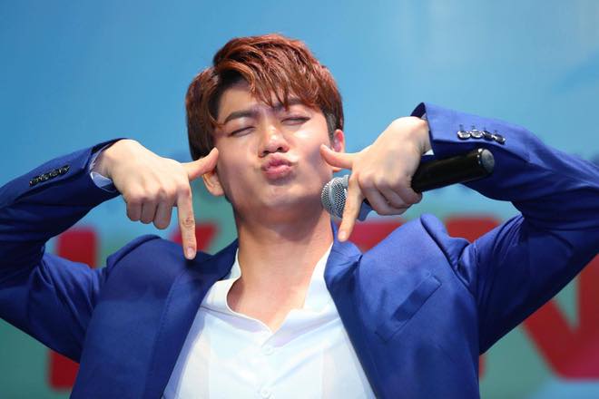 Nam diễn vi&ecirc;n 5urprise Kang Tae Oh (Tuổi Thanh Xu&acirc;n) tạo d&aacute;ng tại buổi fanmeeting ở TP. HCM, Việt Nam chiều nay