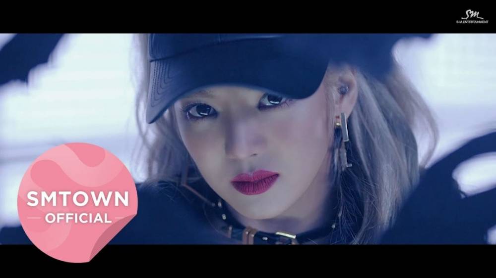 Hyoyeon cập nhật cho các fan tin tức về album kỷ niệm 10 năm ra mắt của Girls’ Generation