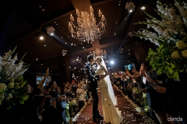 Lee Sang Woo v&agrave; Kim So Yeon tiết lộ những bức ảnh đẹp tuyệt vời về lễ cưới ch&iacute;nh thức của họ