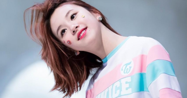 Chaeyoung (TWICE) - nữ thần tượng sở hữu cánh tay săn chắc hút hồn