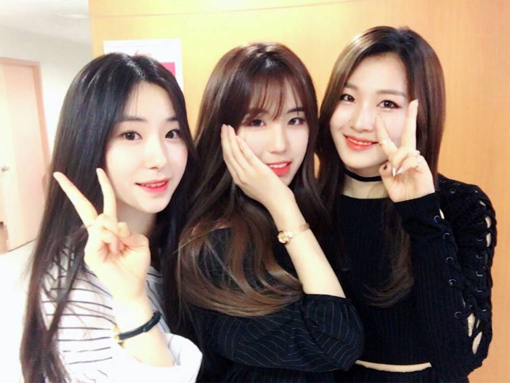 Loen Entertainment hé lộ Park So Yeon và Lee Soo Min của “Produce 101” sẽ ra mắt trong một nhóm nhạc nữ vào năm sau