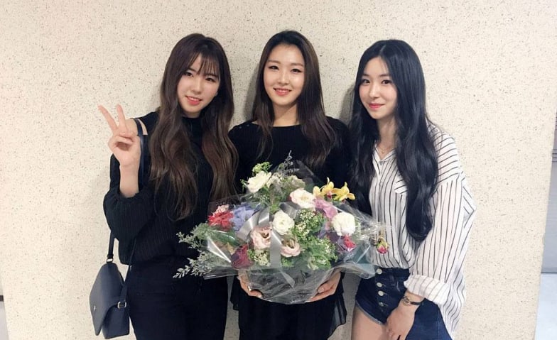 Cựu th&iacute; sinh của “Produce 101” Lee Soo Min v&agrave; Park So Yeon sẽ ra mắt c&ugrave;ng LOEN Girls