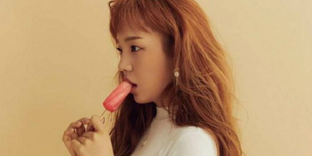 Baek Ah Yeon chụp hình cùng tạp chí  ‘CeCi’