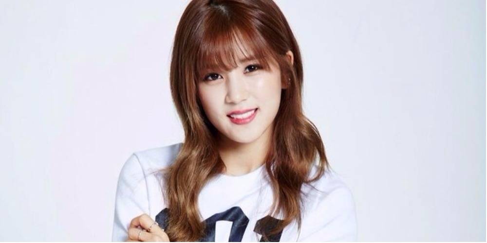 Chorong tiết lộ các thành viên A Pink từng lén lút ăn trong phòng tắm khi còn là thực tập sinh