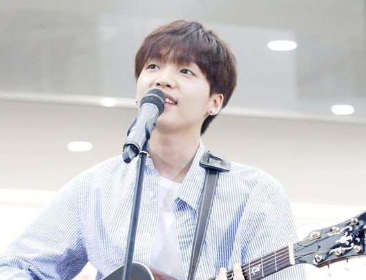 Jung Se Woon từ “Produce 101 Season 2” nthu hút 1 lượng fan khủng trong buổi biểu diễn đường phố