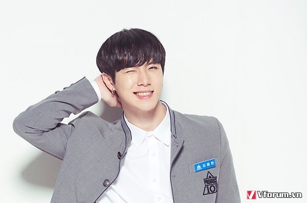 Kim Dong Han chia sẻ về cuộc sống sau 'Produce 101 season 2' v&agrave; những người bạn th&acirc;n thiết của anh trong chương tr&igrave;nh