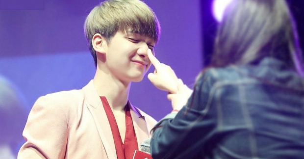 Skinship với thần tượng: Đặc ân mà chỉ fan Hàn Quốc mới có