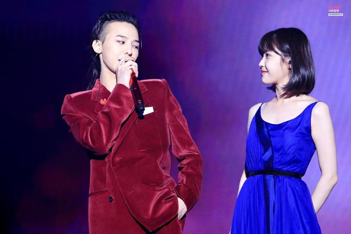 Bài báo: IU gửi tặng G-Dragon một chiếc tủ lạnh đầy soju... "Dành uống hết trước khi nhập ngũ"