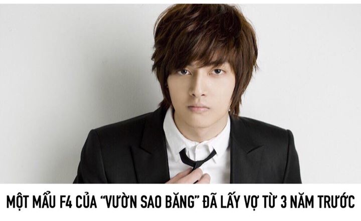 “Boy over Flowers” Kim Joon tiết lộ mình đã kết hôn vào năm 2015 với một nữ nhân viên văn phòng bằng tuổi. Họ từng hẹn hò 9 năm từ trước khi anh bước vào làng giải trí. Cả hai cũng đã chào đón em bé đầu lòng. Kim Joon hứa sẽ gặp các fan qua nhiều tác phẩm