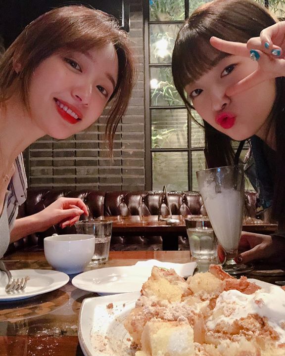 EXID Hani và Oh My Girl Arin hẹn hò đi cafe và ăn bbq