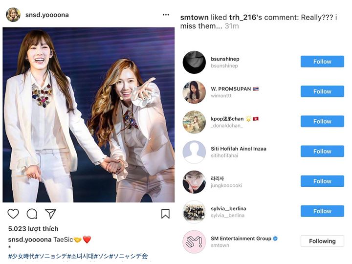 @smtown, tài khoản Instagram chính thức của SM Entertainment đã bấm like bức ảnh Taeyeon nắm tay Jessica khi còn hoạt động chung trong SNSD và cả bình luận của fan bên dưới: “Thật sao??? Tôi nhớ họ...”