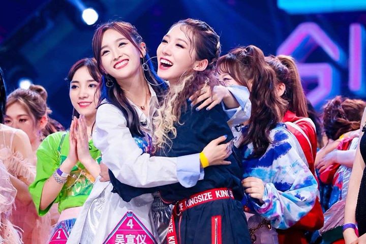 Tencent phủ nhận thông tin Ngô Tuyên Nghi và Mạnh Mỹ Kỳ sẽ hoạt động song song giữa Rocket Girls và WJSN. Gã khổng lồ công nghệ nhấn mạnh rằng các cô gái đã kí hợp đồng độc quyền với họ 2 năm và sẽ chỉ quảng bá cùng Rocket Girls trong thời gian đó.