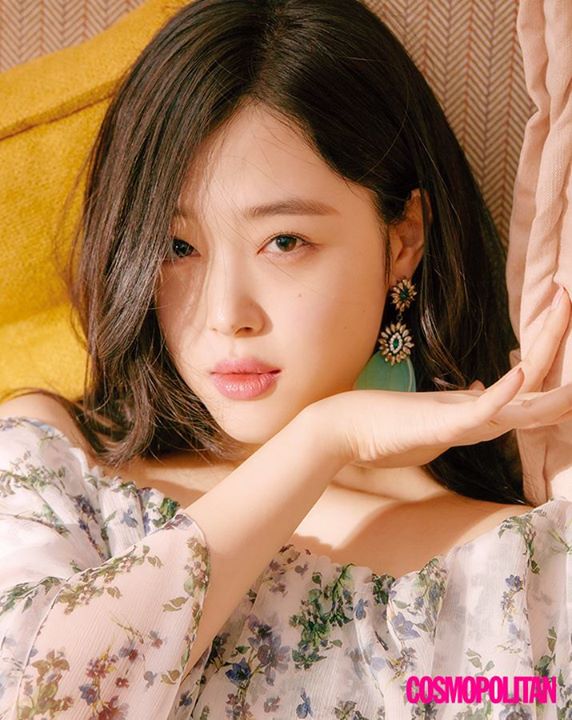 Bài báo: "Có chuyện gì à?" Instalive của Sulli khiến fan lo lắng 