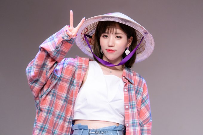 Bài báo: [Phát ngôn chính thức] Lovelyz Jin tạm dừng các hoạt động quảng bá vì lý do sức khỏe "Tạm thời hoạt động với tư cách nhóm 7 người" 