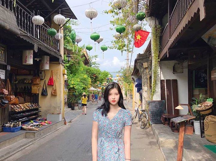 gugudan Soyee đang ở phố cổ Hội An 
