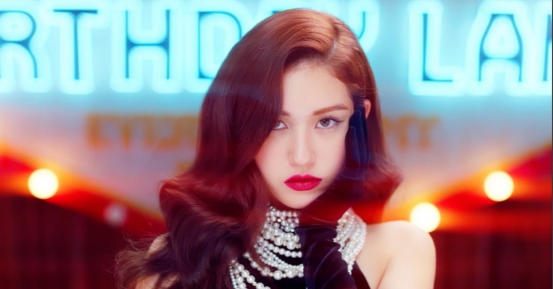 Loạt sự cố "dở khóc dở cười" mà MV debut "Birthday" của Jeon Somi đã gặp phải khi chỉ vừa ra mắt 