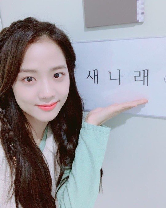 Bài báo: "Tên tôi là Sae Narae" Black Pink Jisoo bùng nổ nét đẹp trong sáng