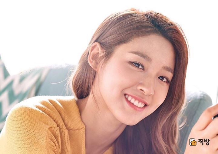 Trên SBS "One Night Of TV Entertainment, AOA Seolhyun tiết lộ bí quyết để có làn da căng bóng là Toner 7 lớp. 