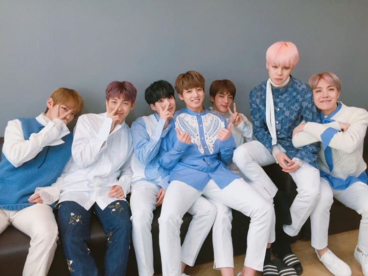 BTS xác lập kỉ lục nghệ sĩ K-Pop bán được nhiều Album nhất trong vòng một tháng với 713,063 bản cho 'WINGS: You Never Walk Alone'