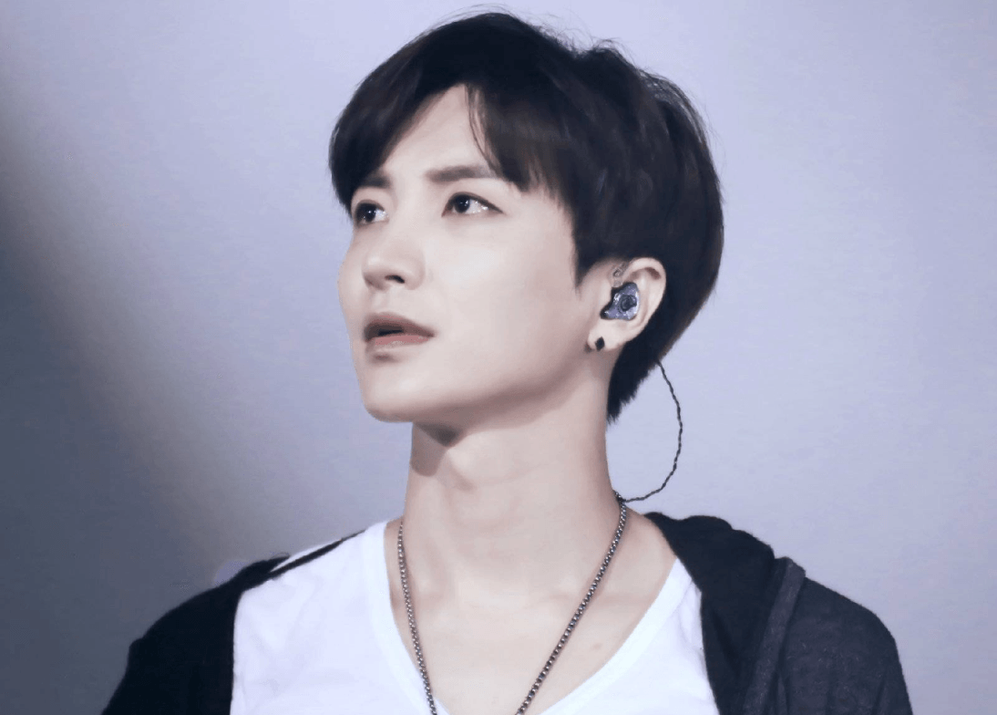 Trưởng nhóm Leeteuk của Super Junior bị rò rỉ số điện thoại