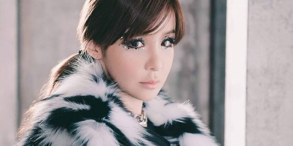 Park Bom chào fan hâm mộ với một tấm selfie sau thời gian dài vắng bóng