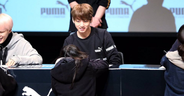 Jungkook (BTS) khiến fan tan chảy trước hành động ngọt ngào