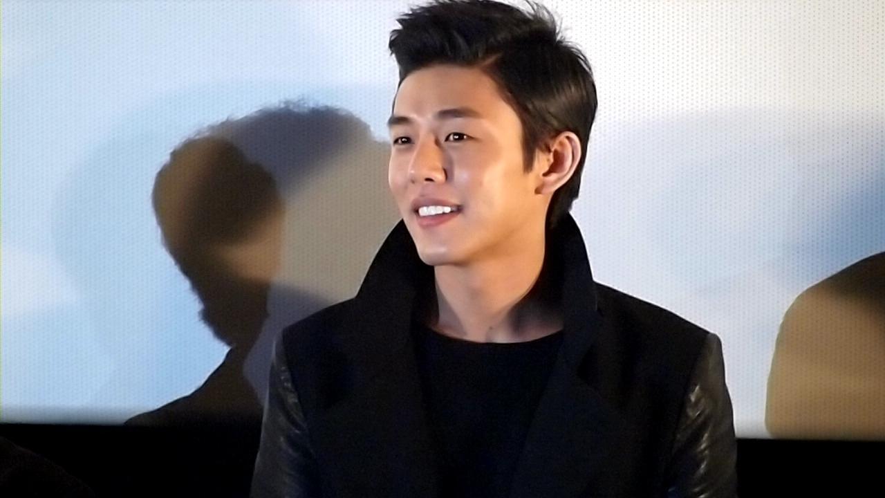 Yoo Ah In được khám lại lần nữa để nhập ngũ