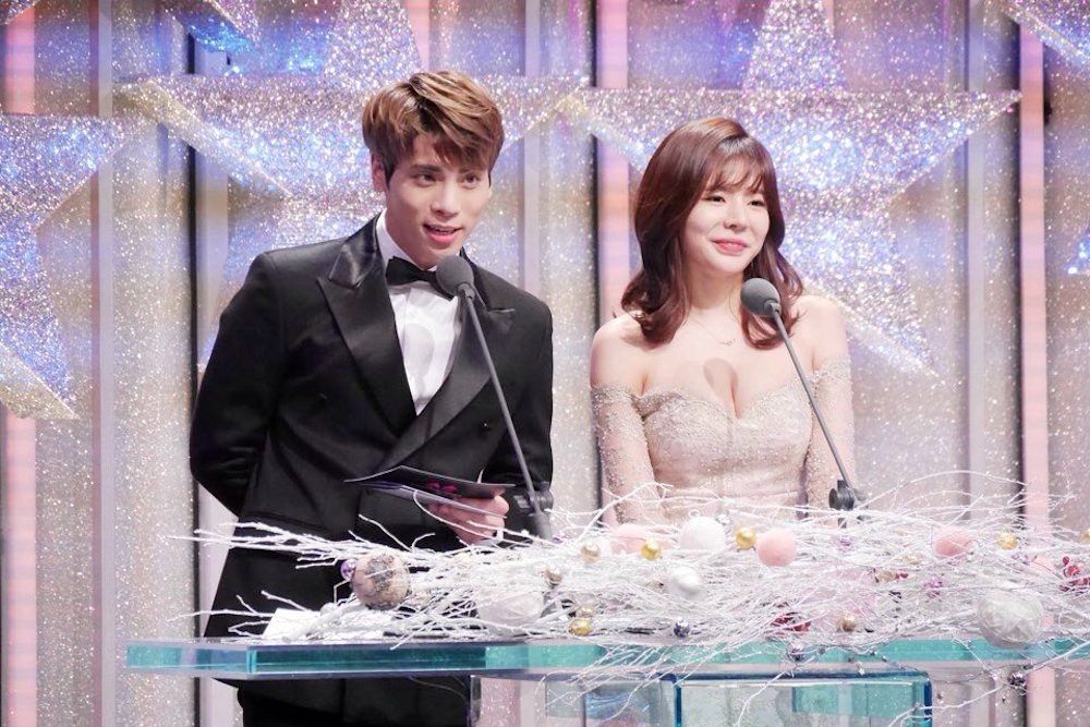 Jonghyun (SHINee) đã bị “troll” một cú bởi thành viên của Girls’ Generation