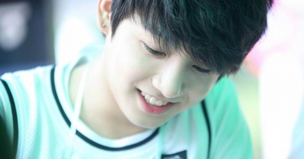 4 nam thần Kpop ngang nhi&ecirc;n chiếm trọn tr&aacute;i tim fan nữ