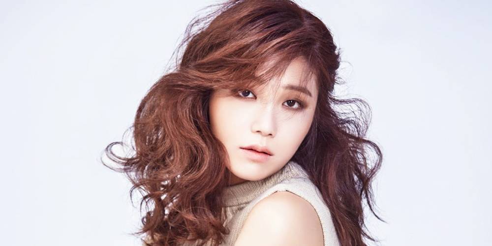 Eunji của A Pink thông báo trở lại ngày trở lại trong tháng Tư!