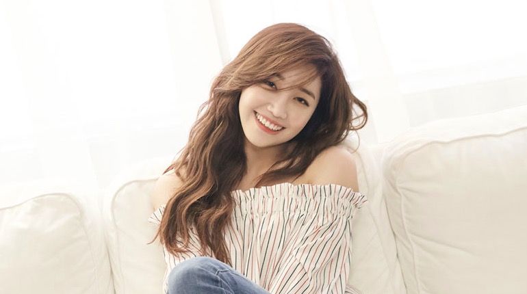 Jung Eun Ji của Apink xác nhận ngày Solo trở lại