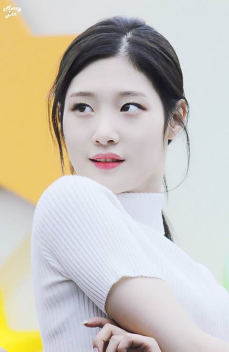 Pann:  Uầy, Chaeyeon không có lông mi dưới nhỉ 