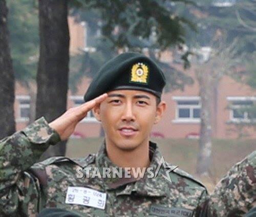 Bài báo: [Độc quyền] 'Lính tại ngũ' Hwang Kwanghee, hình ảnh đầu tiên trong quân đội được hé lộ... rám nắng và rắn rỏi 