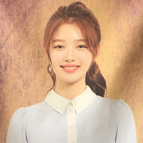[Pann] Kim Yoojung biểu diễn trong vở kịch của trường