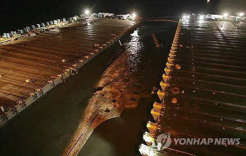 Bài báo: Tìm thấy phà Sewol sau 3 năm... một phần của phà được kéo lên mặt nước