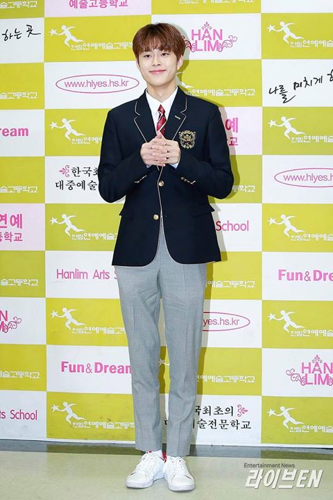 Ch&uacute; &ldquo;g&agrave; ch&iacute;p&rdquo; Yoo Seon Ho dự lễ khai giảng cấp 3 của trường Trung học nghệ thuật Hanlim h&ocirc;m nay