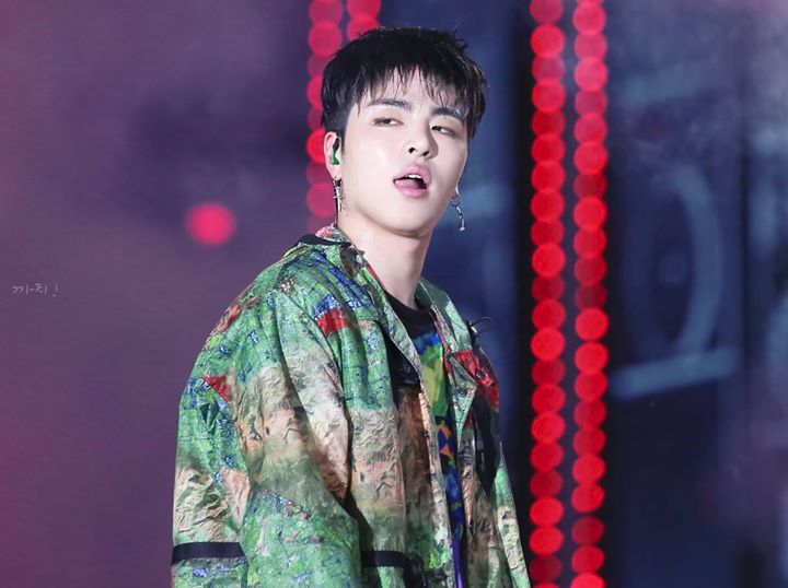 iKON Junhoe là thành viên cố định thứ hai của show tạp kỹ “It’s Dangerous Beyond The Blankets” (Ngoài Chăn Là Bão Tố) đài MBC sau Wanna One Kang Daniel