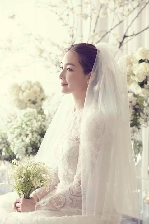 Ảnh cưới của nữ diễn viên 42 tuổi Choi Ji Woo với vị hôn phu là nhân viên văn phòng ngoài ngành giải trí