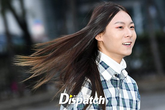 Bài báo: "Tóc dài bay trong gió" Mái tóc óng mượt của Jang Moon Bok 