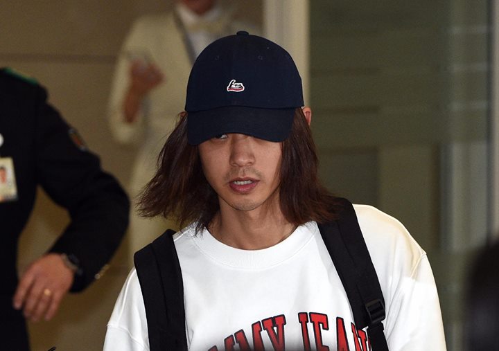 SBS CÔNG BỐ THÊM HỘI THOẠI GÂY SỐC GIỮA JUNG JOON YOUNG VÀ BẠN TRONG NHÓM CHAT