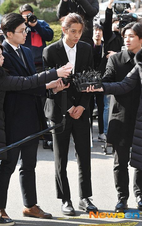 Jung Joon Young trình diện trước đồn Cảnh sát: ”Tôi xin lỗi tất cả. Tôi sẽ hợp tác với quá trình điều tra.”